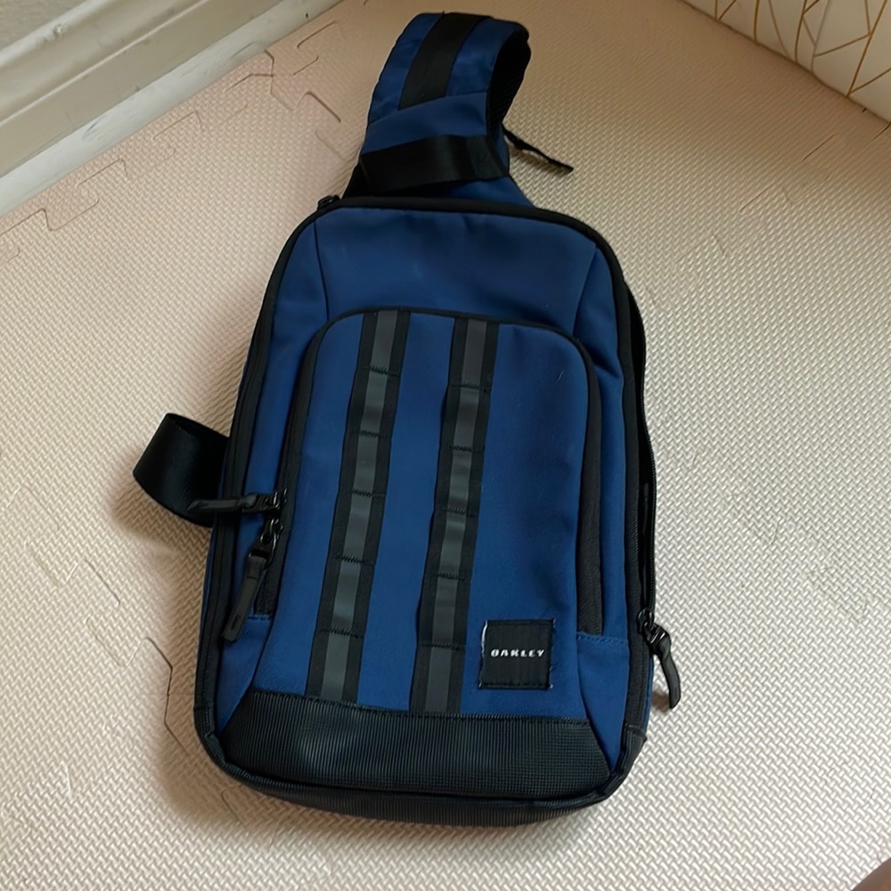 Oakley Crossbody Bag